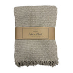 Take A Plaid TAP 2 Beige – effen beige plaid van gerecycled katoen, opgevouwen met banderol